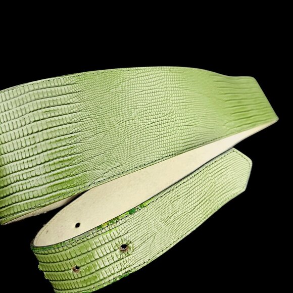 Vintage Avocado Green Leather Statement Belt Brass Buckle USA 27–31 Small - Picture 10 of 13